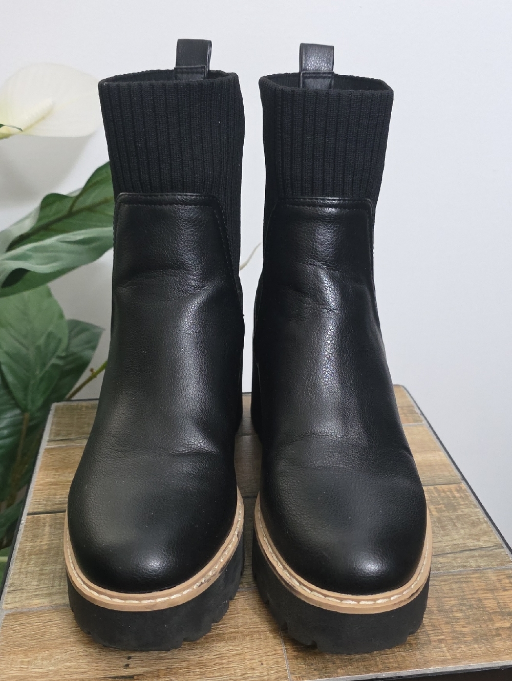 DV By Dolce Vita Black Chelsea Trooper Boots Womens 8 - Picture 2 of 8